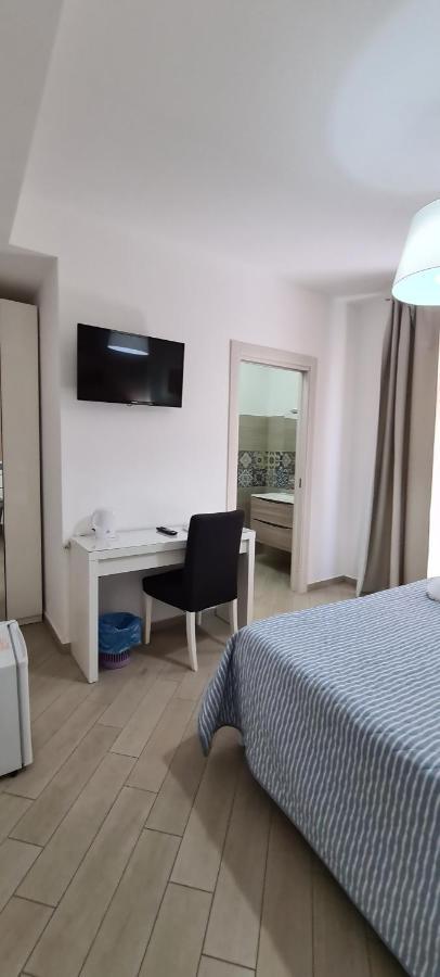 Belvedere Rent Rooms カンポフェリーチェ・ディ・ロッチェッラ エクステリア 写真