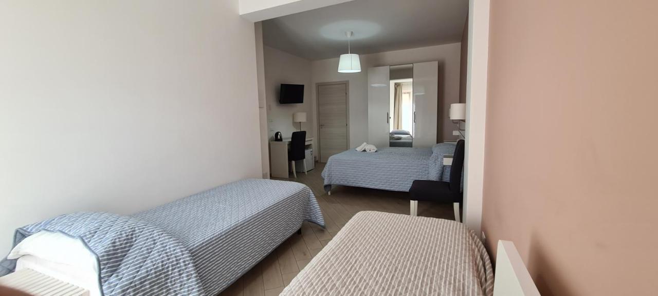 Belvedere Rent Rooms カンポフェリーチェ・ディ・ロッチェッラ エクステリア 写真