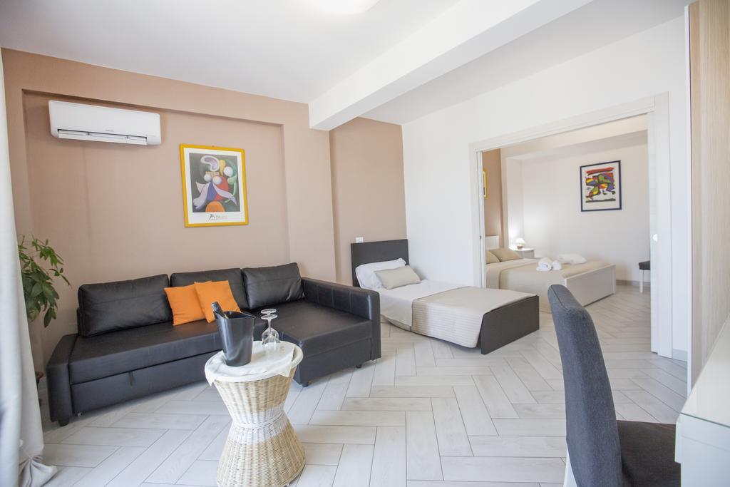 Belvedere Rent Rooms カンポフェリーチェ・ディ・ロッチェッラ エクステリア 写真