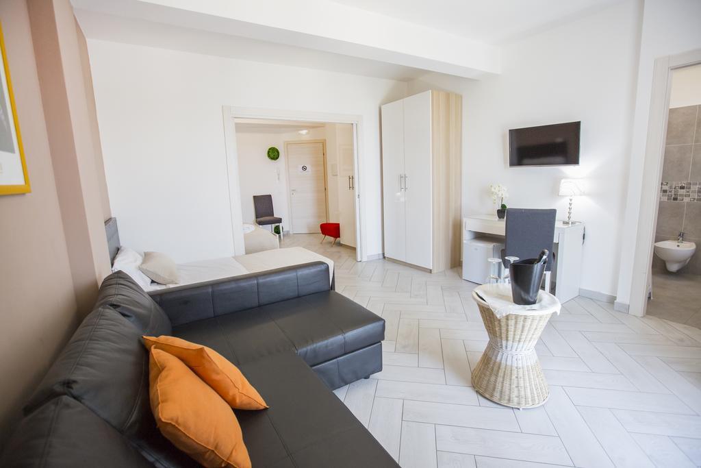 Belvedere Rent Rooms カンポフェリーチェ・ディ・ロッチェッラ エクステリア 写真
