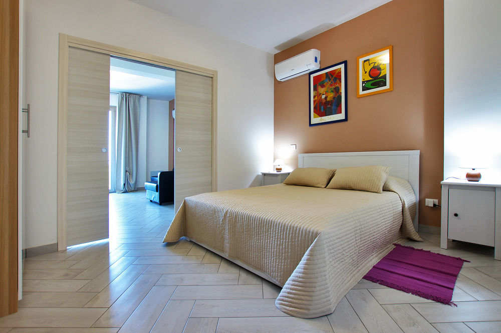 Belvedere Rent Rooms カンポフェリーチェ・ディ・ロッチェッラ エクステリア 写真