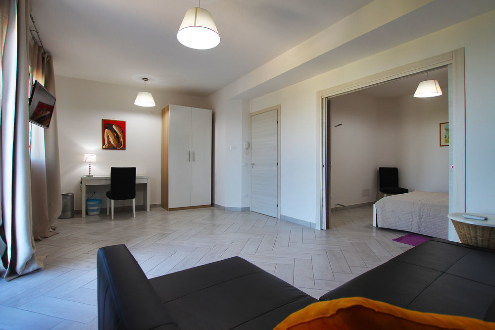 Belvedere Rent Rooms カンポフェリーチェ・ディ・ロッチェッラ エクステリア 写真