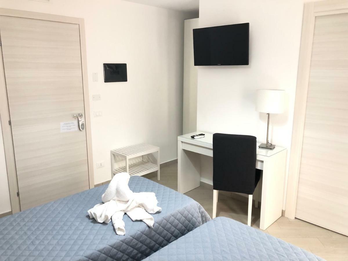 Belvedere Rent Rooms カンポフェリーチェ・ディ・ロッチェッラ エクステリア 写真